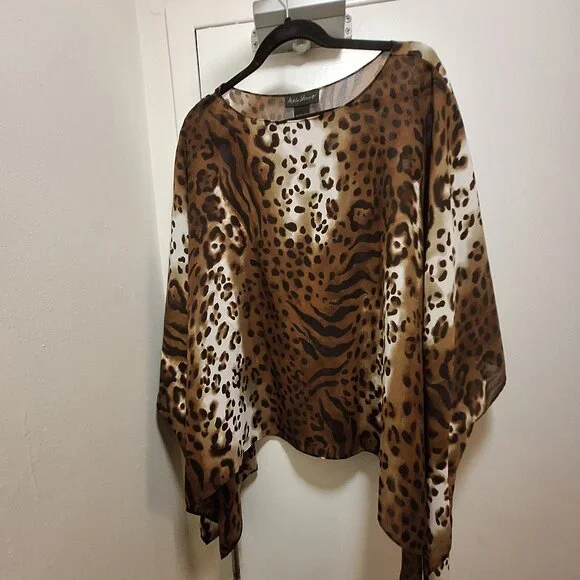 ASHLEY STEWART TOP. - Picture 1 of 5